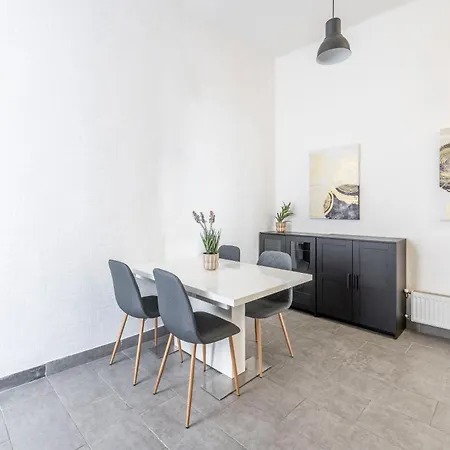 Deluxe 4bedrm In The Heart Of Apartment