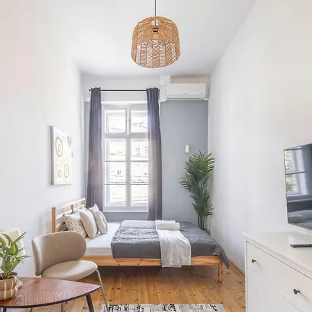 Deluxe 4bedrm In The Heart Of Apartment *