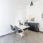 Deluxe 4bedrm In The Heart Of Apartment